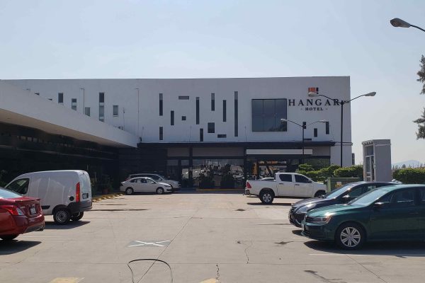 LOCAL EN RENTA PLAZA HANGAR 33
