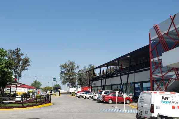 LOCAL EN RENTA PLAZA HANGAR 33 L-17 $10,500