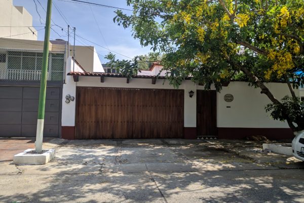 CASA EN RENTA CHAPALITA SUR $42,000