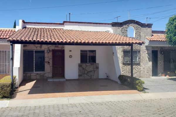 CASA EN RENTA AV. NACIONES UNIDAS #6301-36