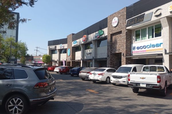 Se Renta Local en Glorieta Chapalita, Av. Guadalupe, Zapopan, Jal.