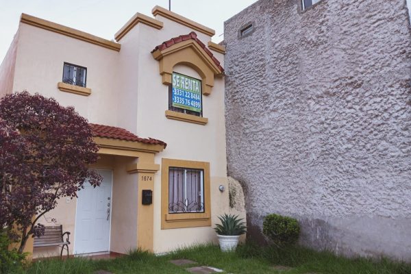 ¡EXCELENTE! CASA EN RENTA EN URBI QUINTA, TONALA
