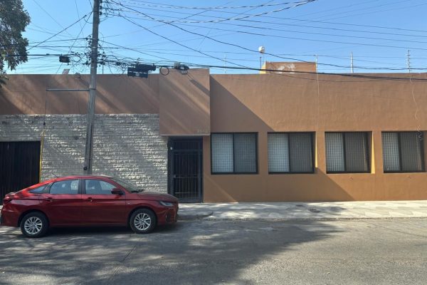 Casa para oficinas Calle La Noche 2442