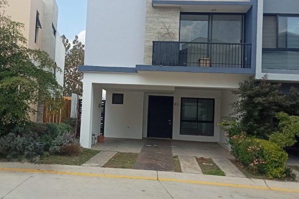 CASA EN RENTA SENDAS RESIDENCIAL $18,900
