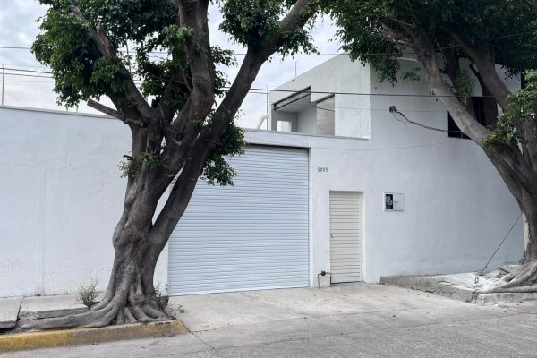 BODEGA EN RENTA COL. JUAN MANUEL VALLARTA $43,000.00